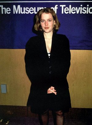 Gillian Anderson pic loading...