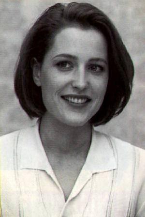 Gillian Anderson pic loading...