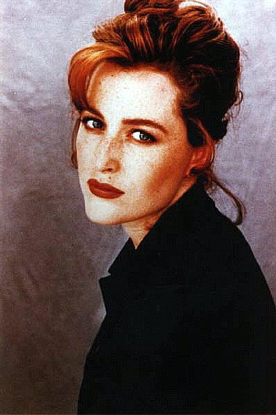 Gillian Anderson pic loading...