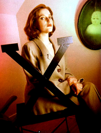 Gillian Anderson pic loading...