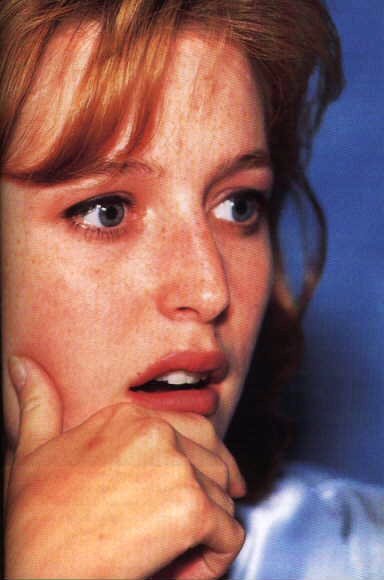 Gillian Anderson pic loading...