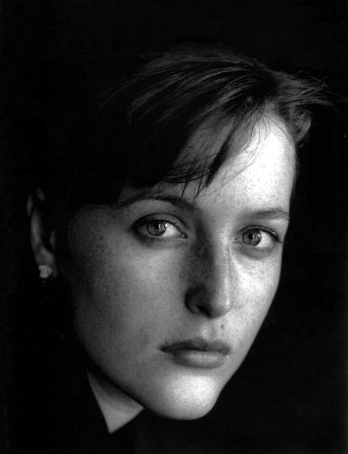Gillian Anderson pic loading...