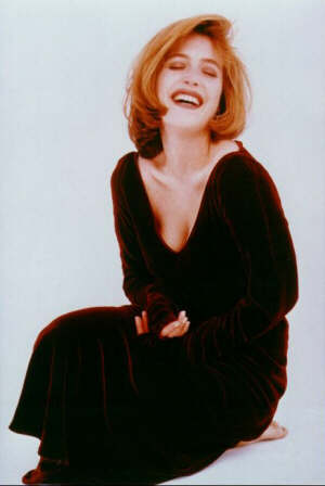 Gillian Anderson pic loading...