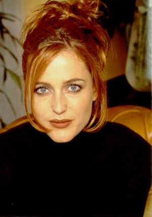 Gillian Anderson pic loading...