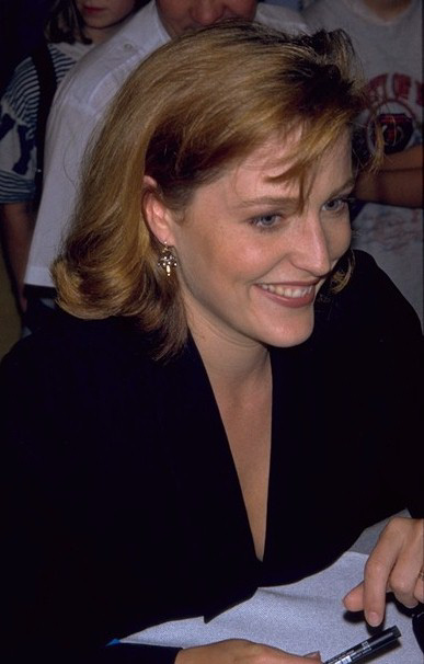 Gillian Anderson pic loading...