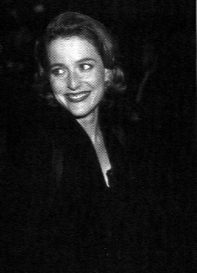 Gillian Anderson pic loading...