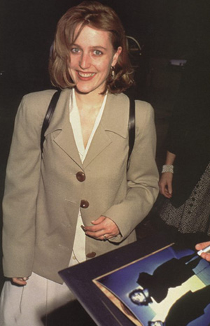 Gillian Anderson pic loading...