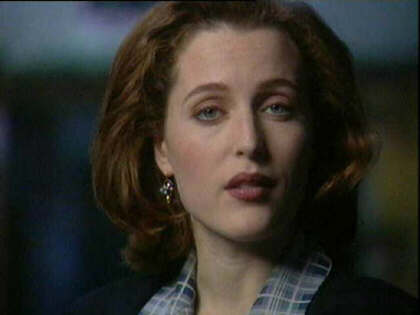 Gillian Anderson pic loading...