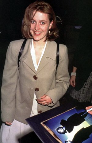 Gillian Anderson pic loading...