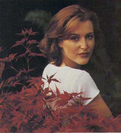 Gillian Anderson pic loading...