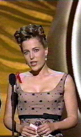Gillian Anderson pic loading...