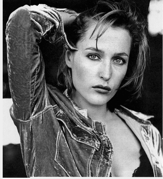 Gillian Anderson pic loading...