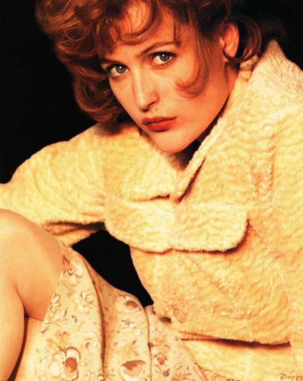 Gillian Anderson pic loading...