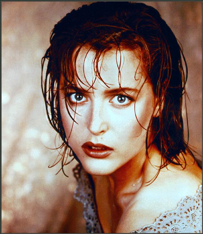 Gillian Anderson pic loading...