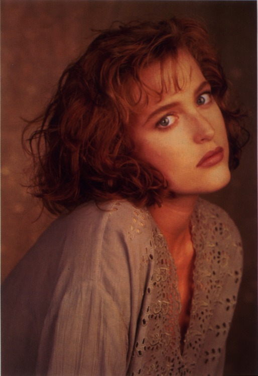 Gillian Anderson pic loading...