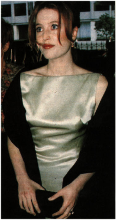 Gillian Anderson pic loading...
