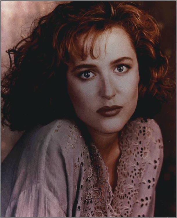 Gillian Anderson pic loading...