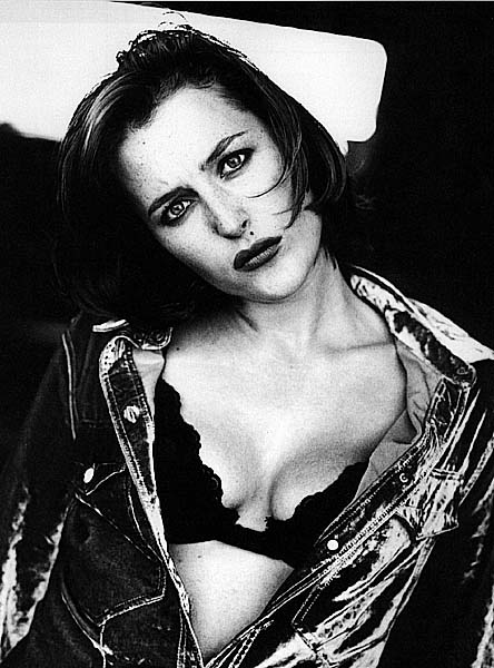 Gillian Anderson pic loading...