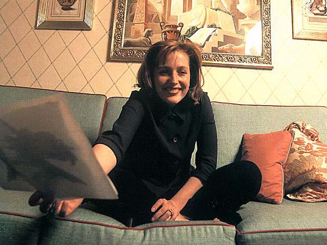 Gillian Anderson pic loading...
