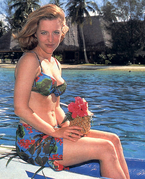 Gillian Anderson pic loading...