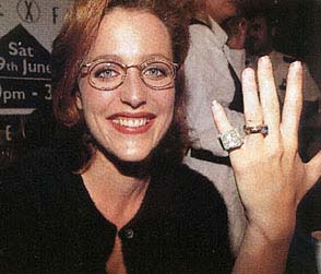 Gillian Anderson pic loading...