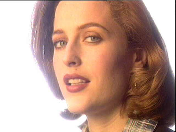 Gillian Anderson pic loading...