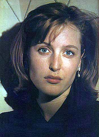 Gillian Anderson pic loading...
