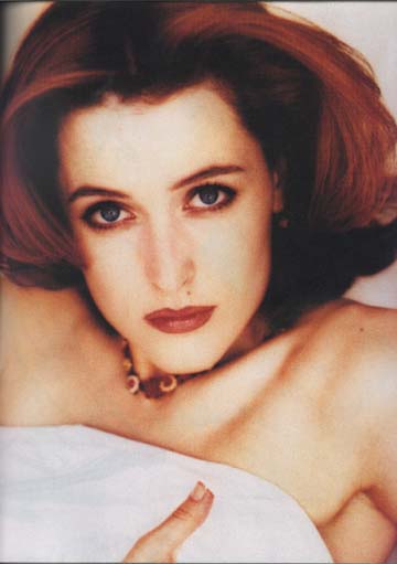 Gillian Anderson pic loading...