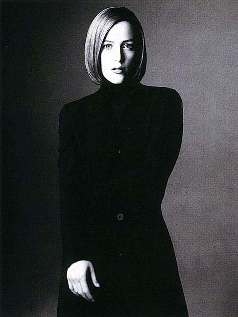 Gillian Anderson pic loading...
