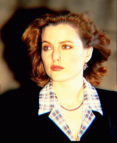 Gillian Anderson pic loading...
