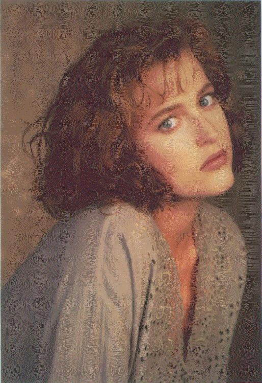 Gillian Anderson pic loading...