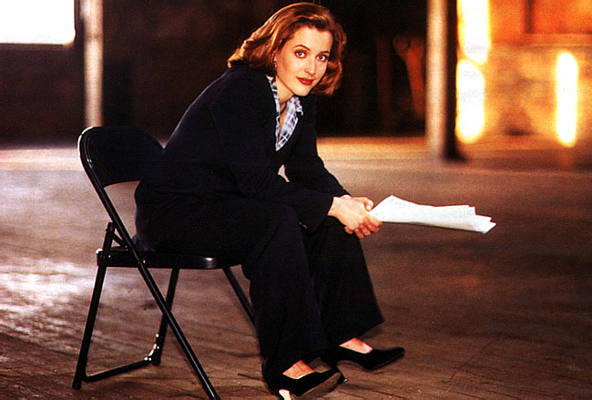 Gillian Anderson pic loading...
