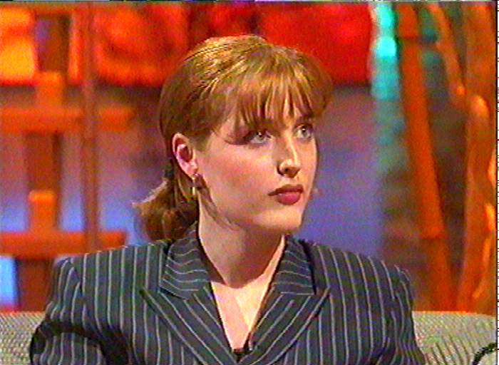 Gillian Anderson pic loading...