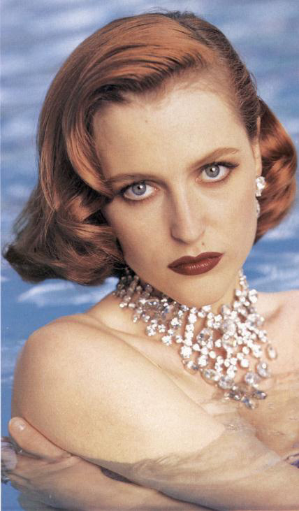 Gillian Anderson pic loading...