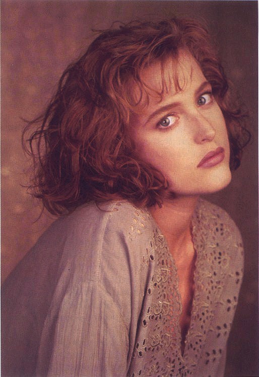 Gillian Anderson pic loading...