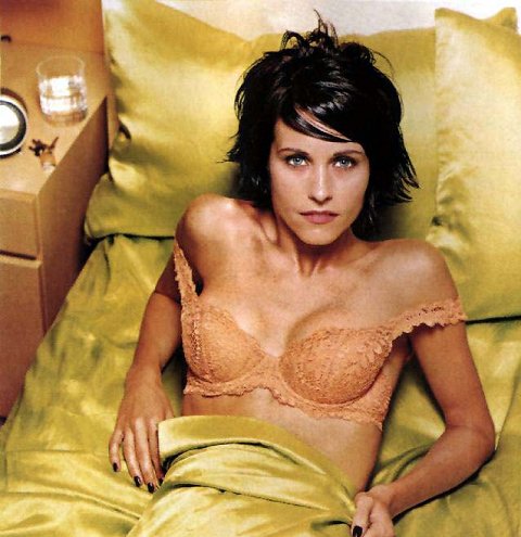 Courteney Cox pic loading...