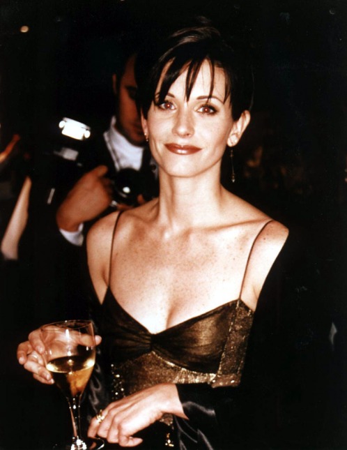 Courteney Cox pic loading...
