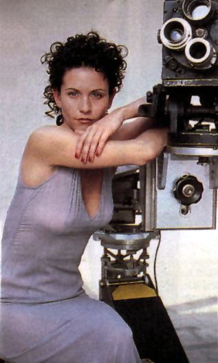 Courteney Cox pic loading...
