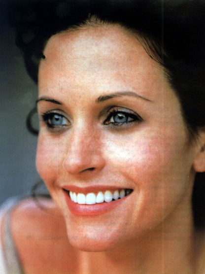 Courteney Cox pic loading...