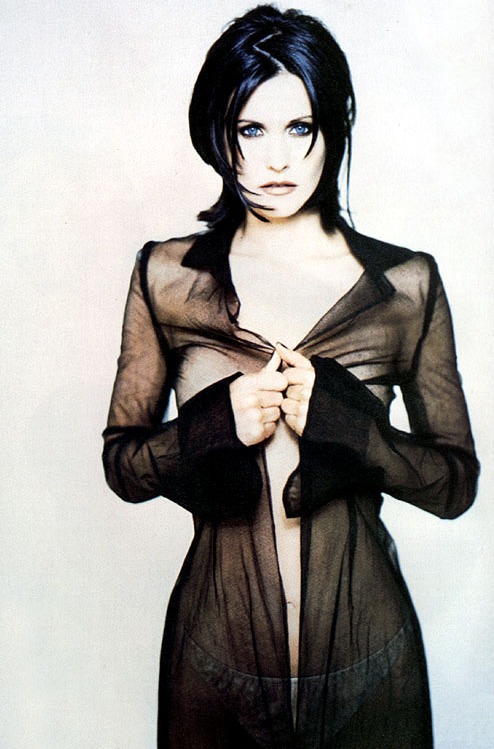 Courteney Cox pic loading...