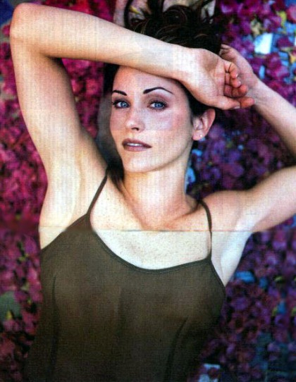 Courteney Cox pic loading...
