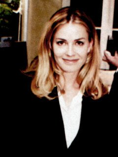 Elisabeth Shue pic loading...