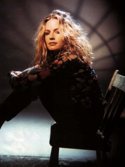 Elisabeth Shue pic loading...