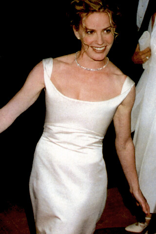 Elisabeth Shue pic loading...