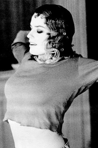 Elisabeth Shue pic loading...