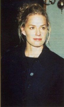 Elisabeth Shue pic loading...