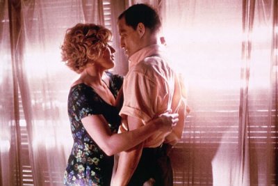 Elisabeth Shue pic loading...