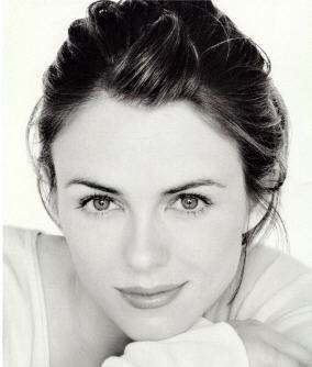 Elizabeth Hurley pic loading...