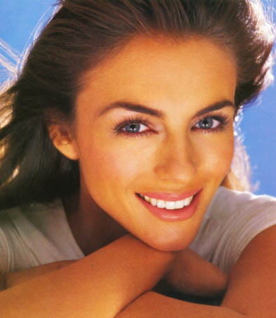 Elizabeth Hurley pic loading...