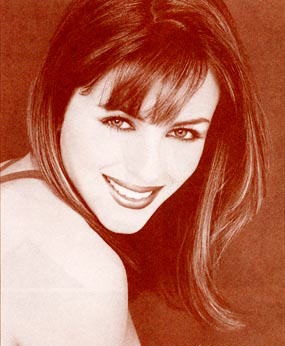 Elizabeth Hurley pic loading...